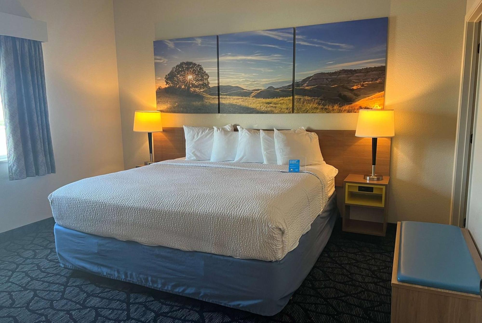 Days Inn & Suites By Wyndham Columbus Ne Εξωτερικό φωτογραφία